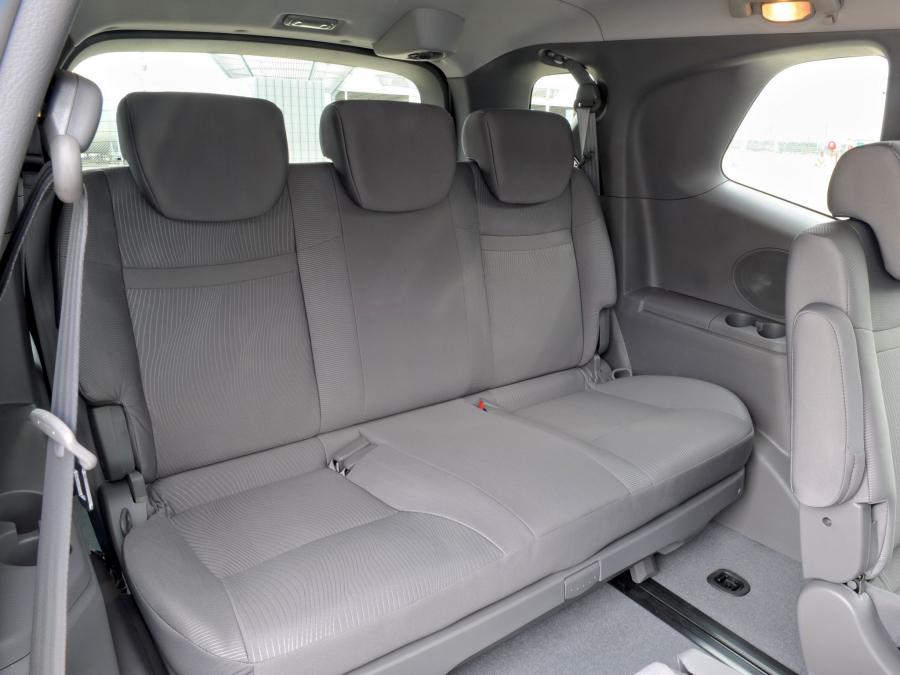  SsangYong Stavic 2013 года  (фото 2 из 12)